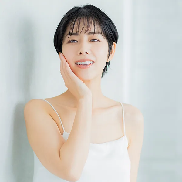 Maison Purejuのソフウェーブキャンペーンで輝く肌を手に入れた女性のイメージ